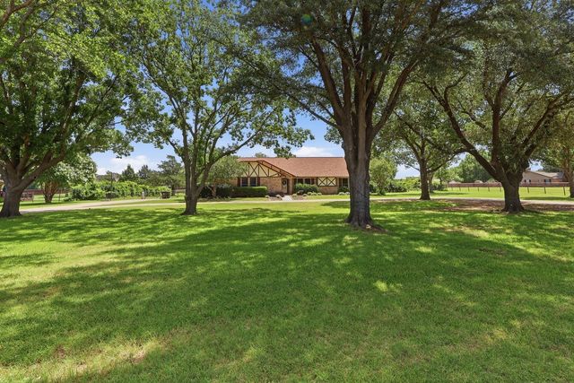 1701 N Saint Charles Avenue, Pilot Point, TX 76258