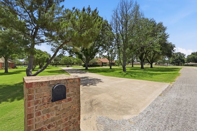 1701 N Saint Charles Avenue, Pilot Point, TX 76258