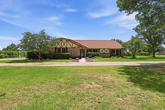 1701 N Saint Charles Avenue, Pilot Point, TX 76258