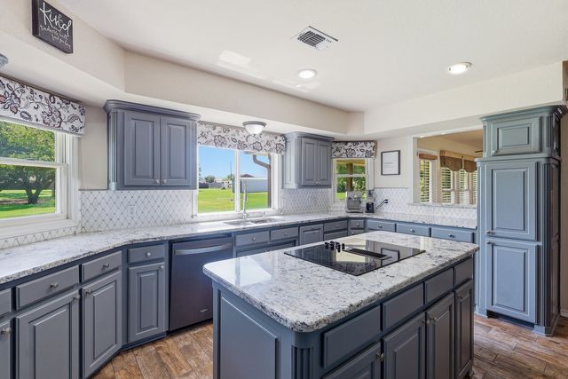 1701 N Saint Charles Avenue, Pilot Point, TX 76258