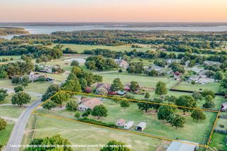 1701 N Saint Charles Avenue, Pilot Point, TX 76258