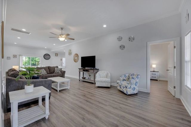 406 1st Ave. N, North Myrtle Beach, SC 29582