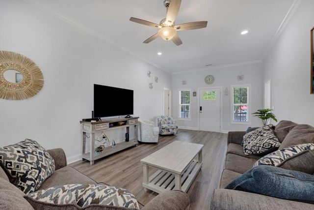 406 1st Ave. N, North Myrtle Beach, SC 29582