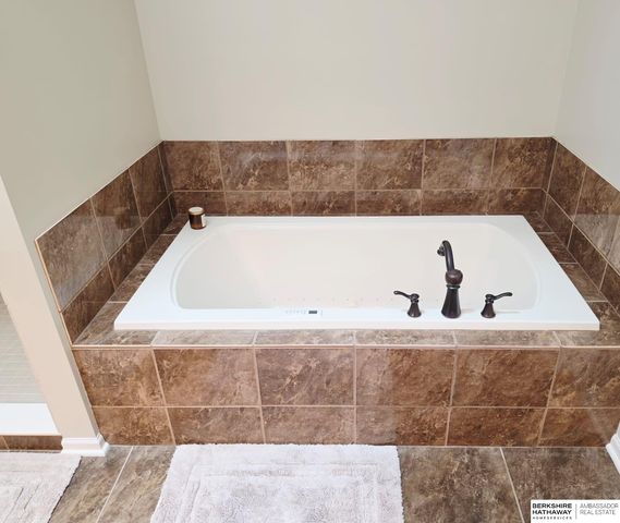 9640 Keystone Drive, Lincoln, NE 68516
