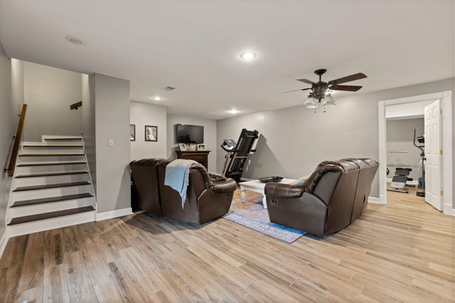 6600 Hwy 490, East Bernstadt, KY 40729