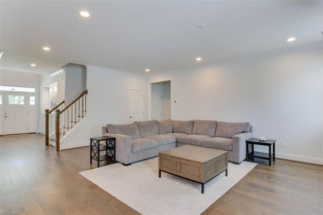 2921 Bluegrass LN, Virginia Beach, VA 23453