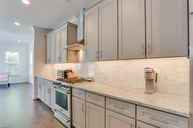 2921 Bluegrass LN, Virginia Beach, VA 23453