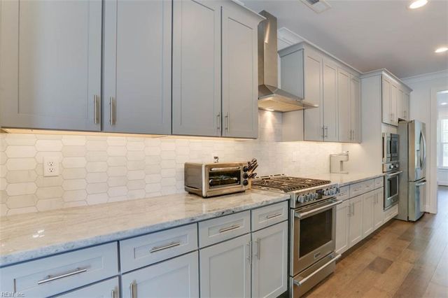 2921 Bluegrass LN, Virginia Beach, VA 23453