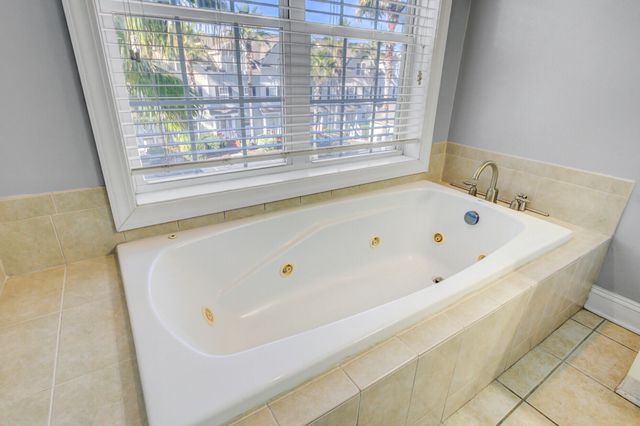 4910 Lake Palmetto Lane, North Charleston, SC 29418