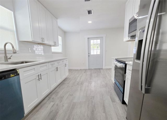 10415 N 27TH STREET, Tampa, FL 33612