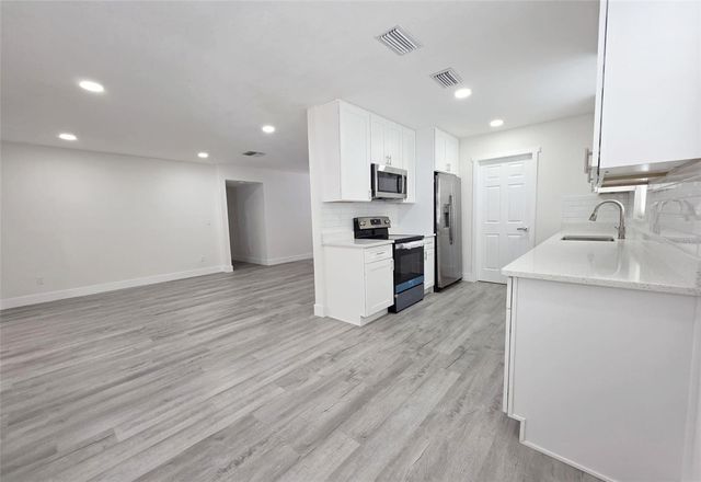 10415 N 27TH STREET, Tampa, FL 33612