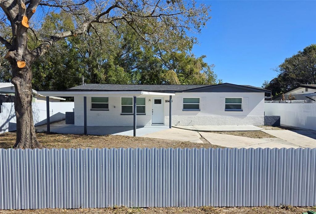 Image 4 of property listing at 10415 N 27TH STREET, Tampa, FL 33612