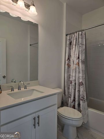 825 Green Sapling Trail E 18, Suwanee, GA 30024