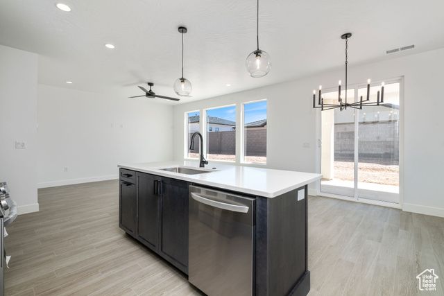 1525 W 800 CIR, Hurricane, UT 84737