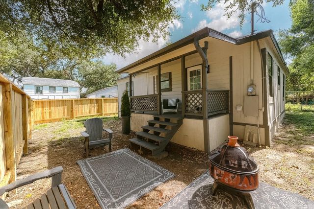 7640B Broadview Drive, Houston, TX 77061