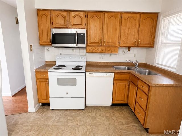10449 Bellefontaine Road, St Louis, MO 63137