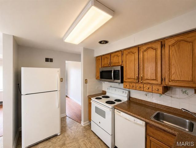 10449 Bellefontaine Road, St Louis, MO 63137