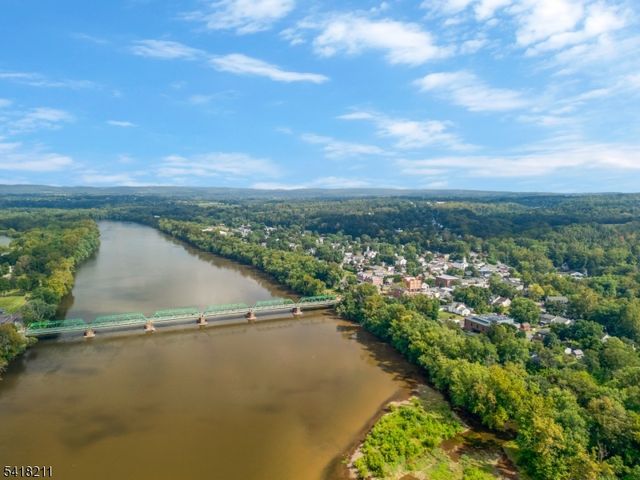 68 Trenton Ave, Frenchtown Boro, NJ 08825