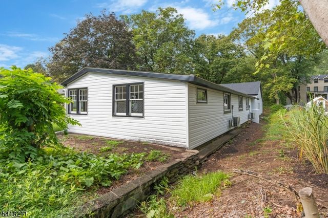 68 Trenton Ave, Frenchtown Boro, NJ 08825