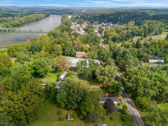 68 Trenton Ave, Frenchtown Boro, NJ 08825