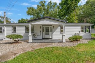 68 Trenton Ave, Frenchtown Boro, NJ 08825