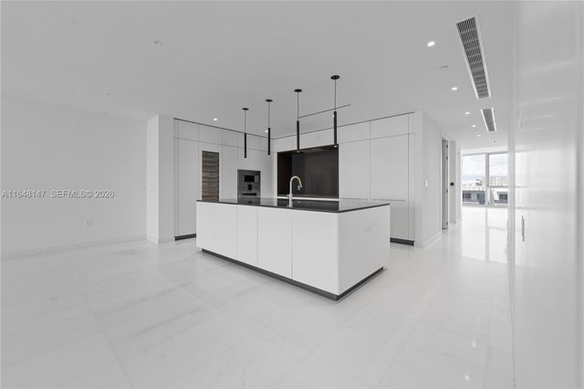 300 Biscayne Blvd Way 4604, Miami, FL 33131