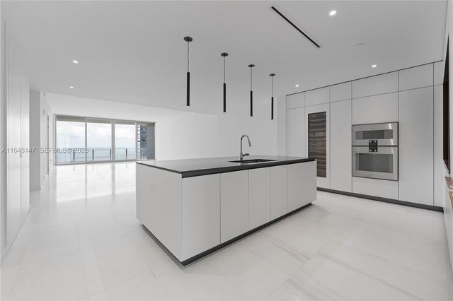300 Biscayne Blvd Way 4604, Miami, FL 33131