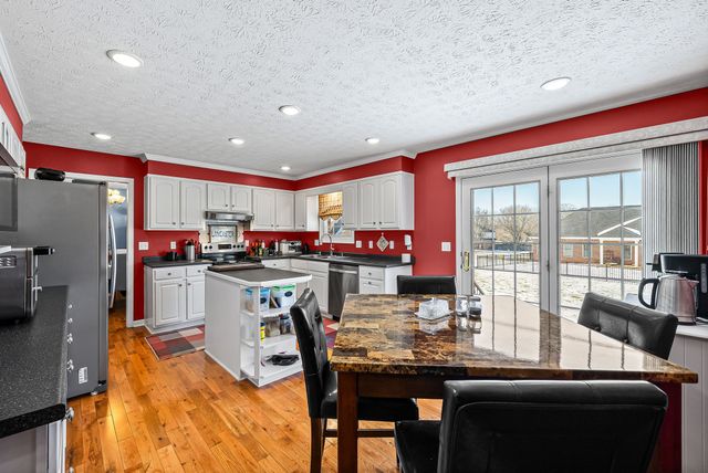 1130 Emerson Cir, Hopkinsville, KY 42240