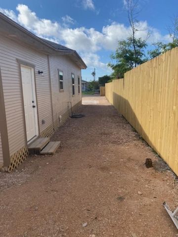 202 W Jefferson, Port Isabel, TX 78578