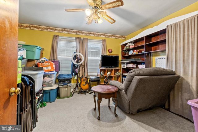 33 N ADAMS ST, York, PA 17404