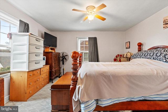 33 N ADAMS ST, York, PA 17404