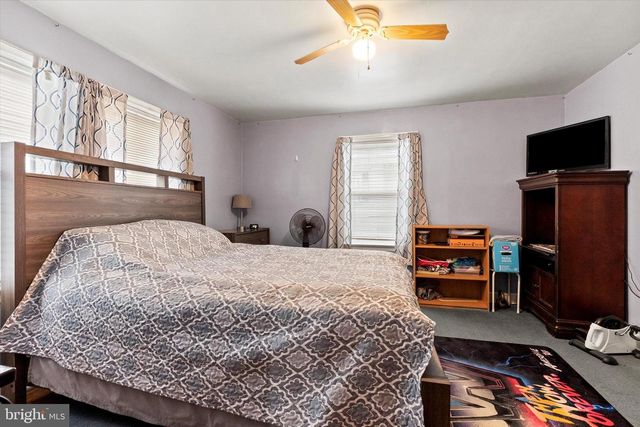 33 N ADAMS ST, York, PA 17404