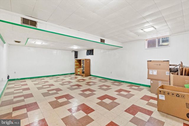 33 N ADAMS ST, York, PA 17404