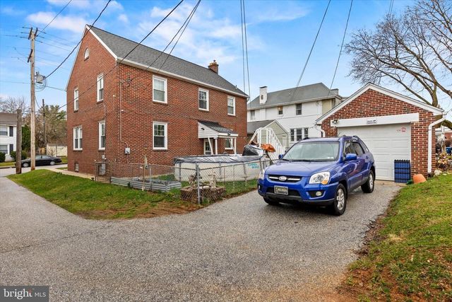 33 N ADAMS ST, York, PA 17404