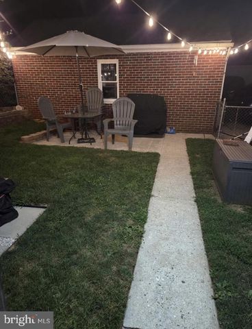 33 N ADAMS ST, York, PA 17404