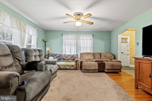 33 N ADAMS ST, York, PA 17404