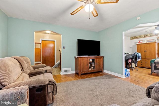 33 N ADAMS ST, York, PA 17404