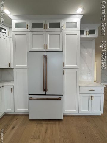 10024 Borgman Avenue, Huntington Woods, MI 48070