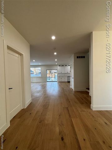 10024 Borgman Avenue, Huntington Woods, MI 48070