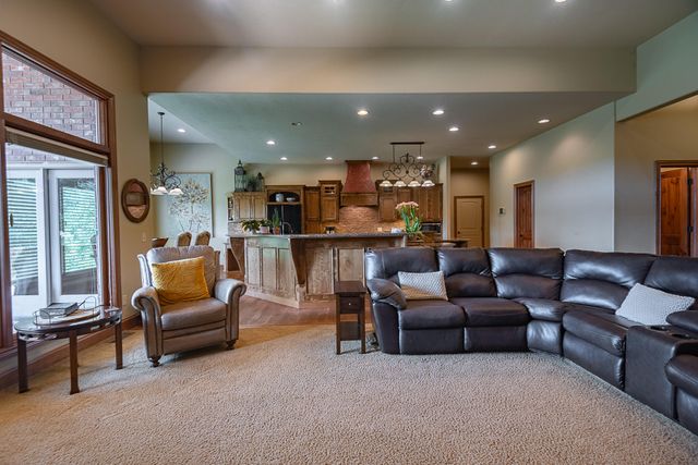 4515 S Forest Avenue, Springfield, MO 65810