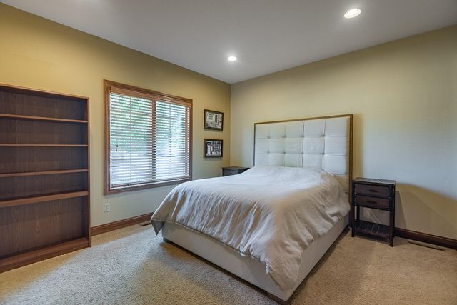 4515 S Forest Avenue, Springfield, MO 65810