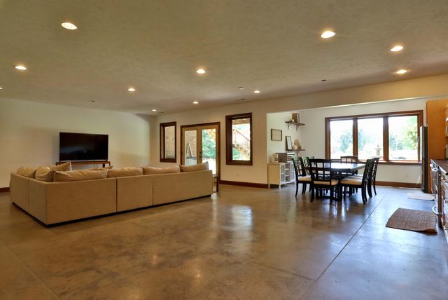 4515 S Forest Avenue, Springfield, MO 65810