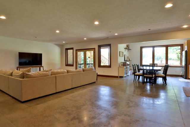 4515 S Forest Avenue, Springfield, MO 65810