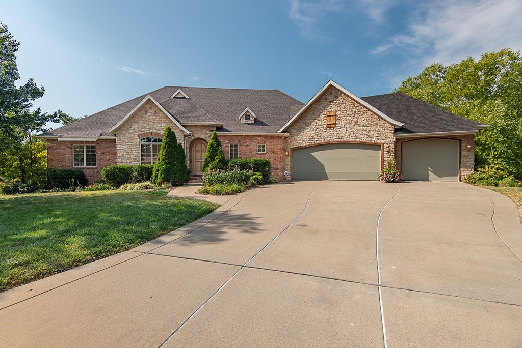 4515 S Forest Avenue, Springfield, MO 65810