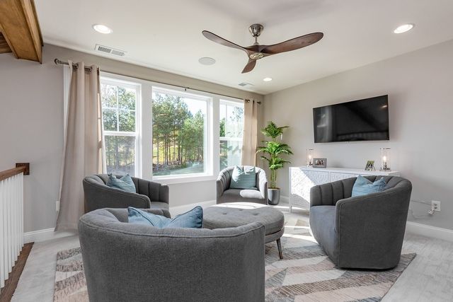 1090 Oakhall Dr, Mount Juliet, TN 37122