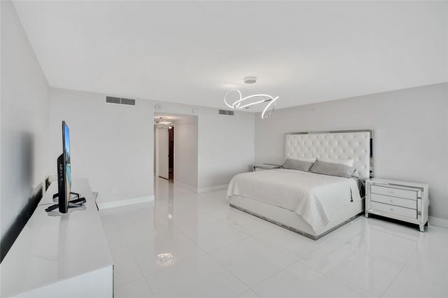 400 Sunny Isles Blvd 2005, Sunny Isles Beach, FL 33160