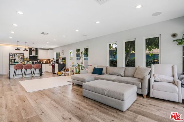 5509 Woodman Avenue, Los Angeles, CA 91401