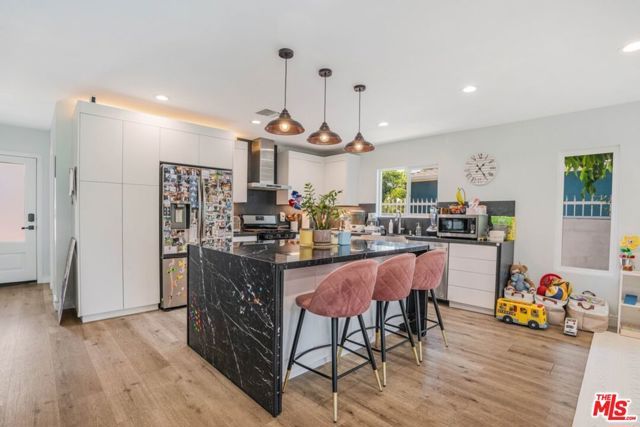 5509 Woodman Avenue, Los Angeles, CA 91401
