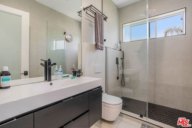 5509 Woodman Avenue, Los Angeles, CA 91401