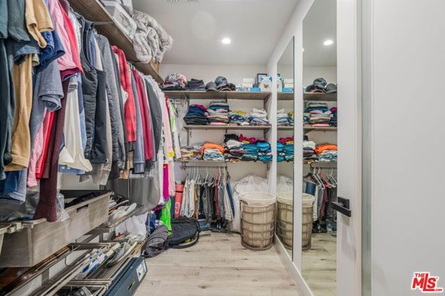 5509 Woodman Avenue, Los Angeles, CA 91401